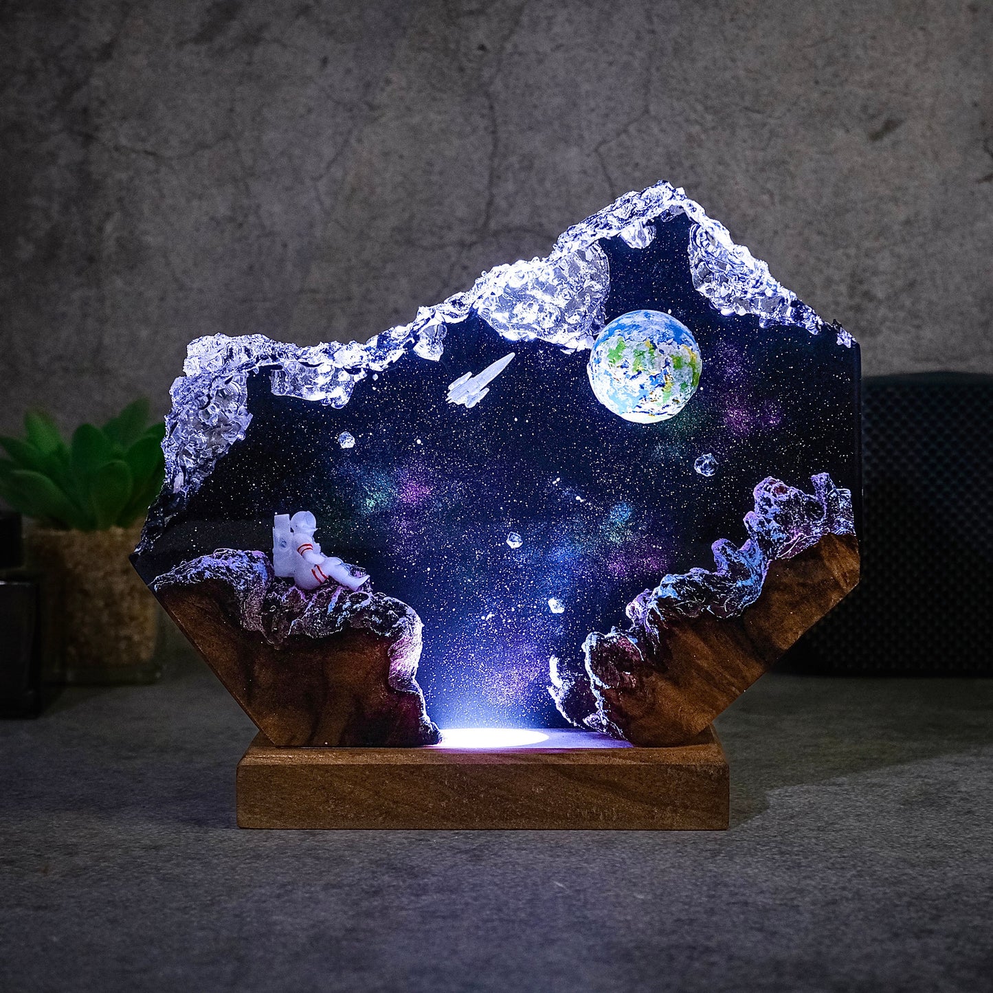 Space Piece, Milky Way, Astronauts and Earth Resin lamp