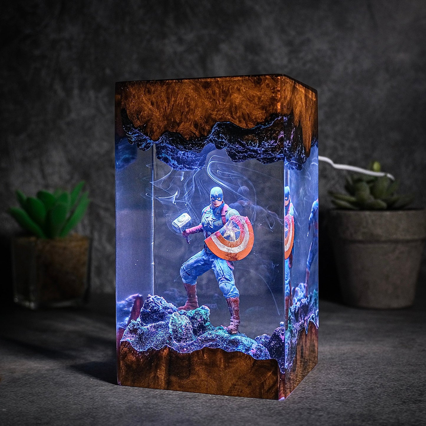 Caption American Resin lamp
