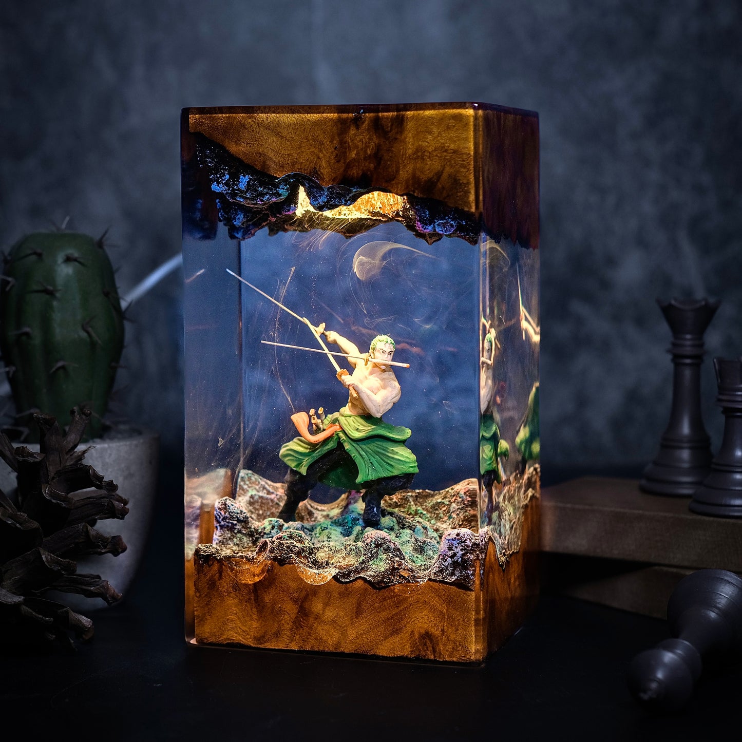 Zoro Resin Lamp