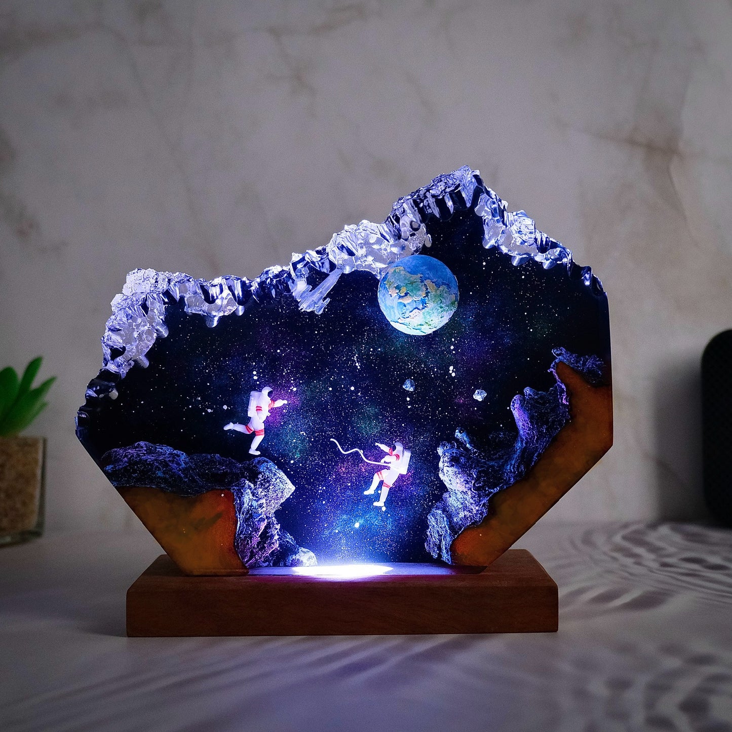 Space Piece, Milky Way, Astronauts and Earth Resin lamp 2