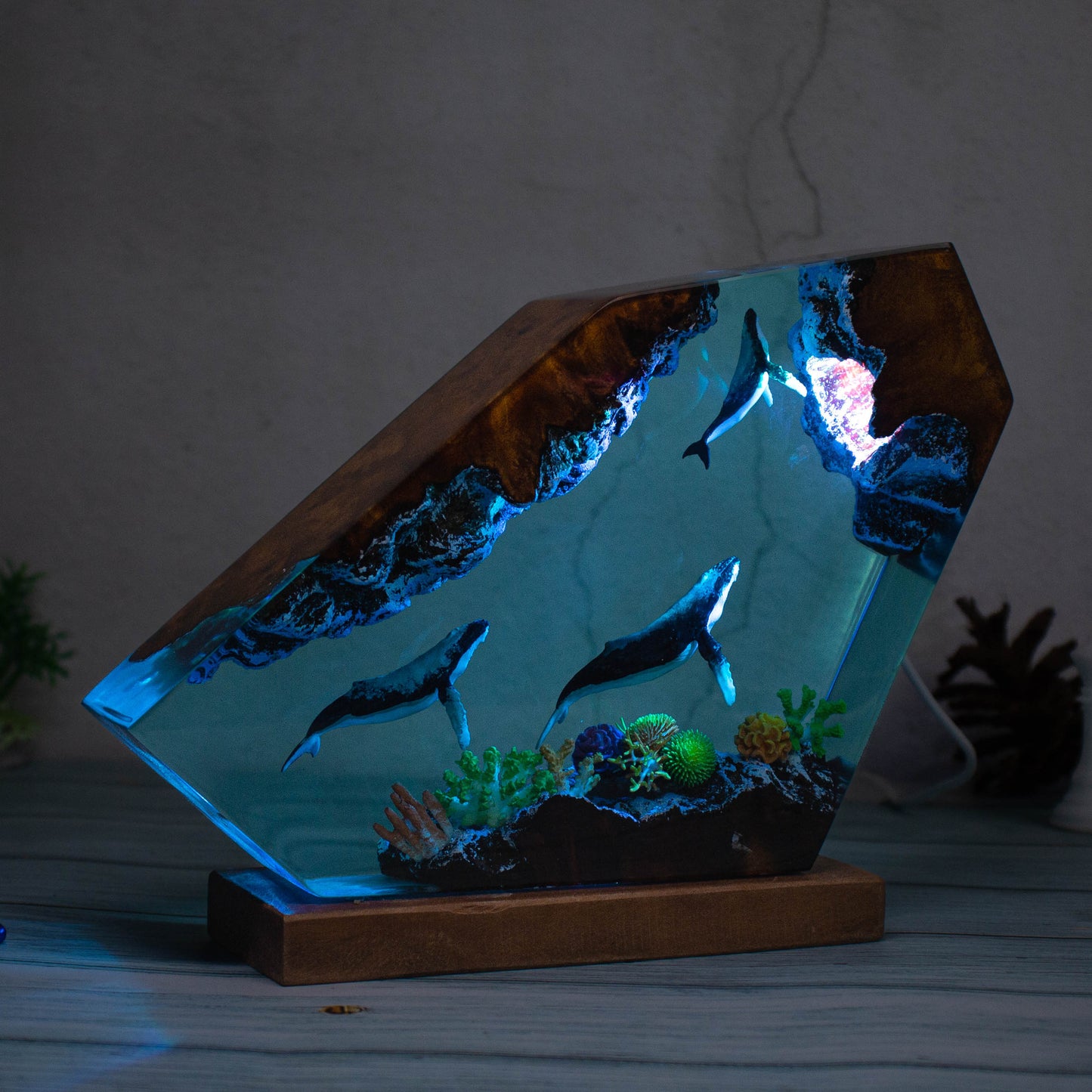 Ocean resin lamps: Whale