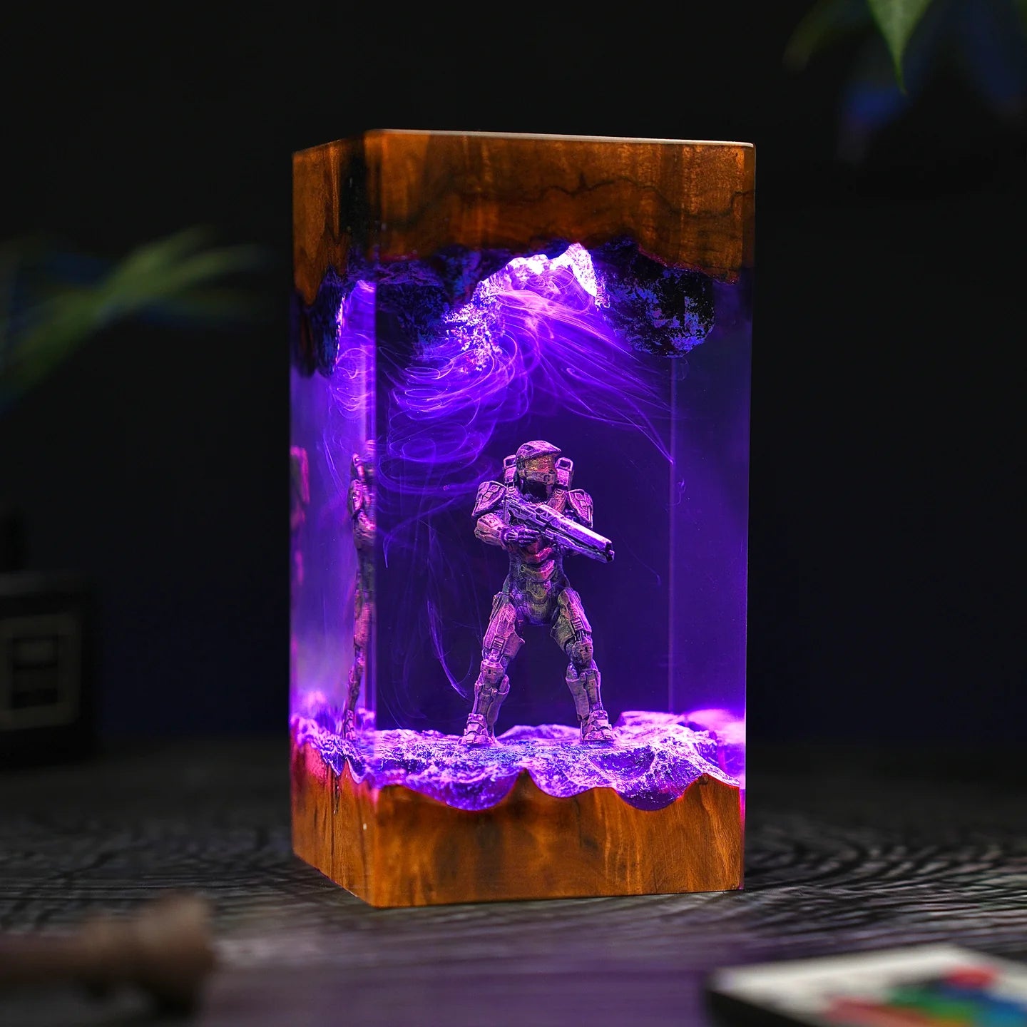 Halo Master Resin lamp